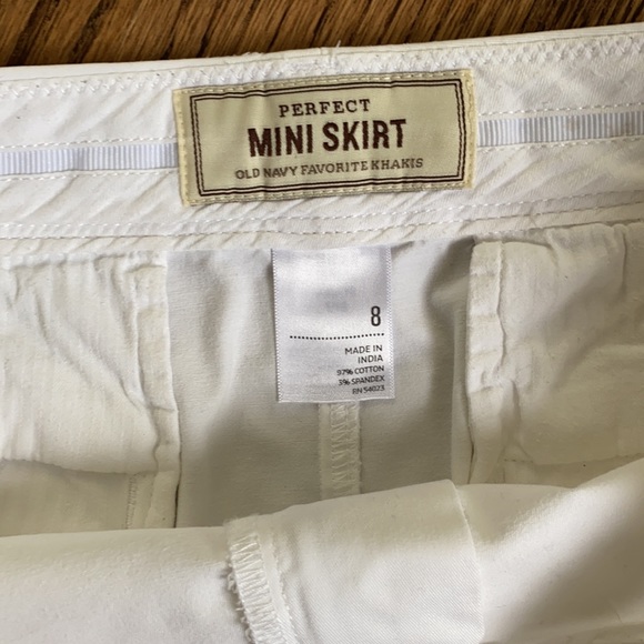 White cotton skirt.  Old Navy Size 8. - Picture 5 of 5